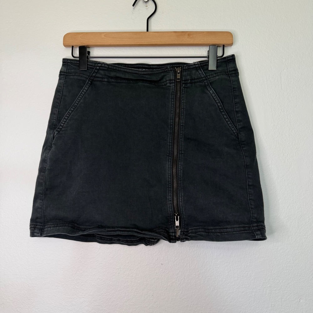 American Eagle - Black Wash Vintage Denim Mini Skirt Zipper Detail Size 6